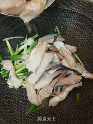 酸菜鳗鱼的做法步骤：6