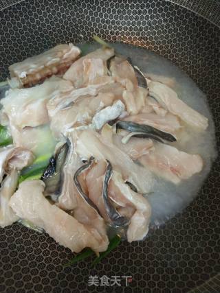 酸菜鳗鱼的做法步骤：7