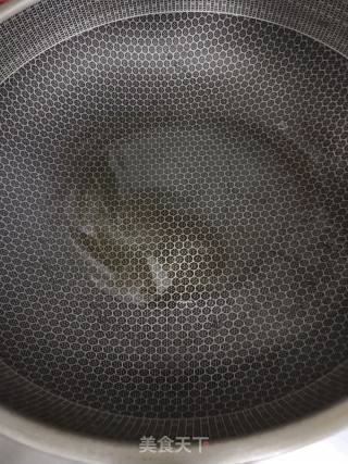 小炒鸡肉的做法步骤：2