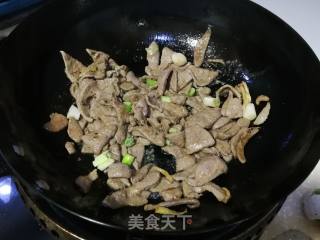 蒜苗炒猪肝的做法步骤：4