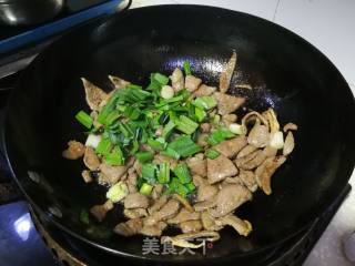 蒜苗炒猪肝的做法步骤：5