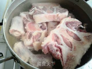 牛尾炖萝卜的做法步骤：2