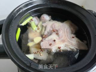 牛尾炖萝卜的做法步骤：4
