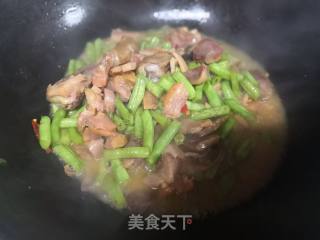 香辣鸡腿炒豆王的做法步骤：5