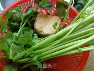 芹菜炒香干的做法步骤：1