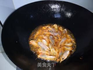 酥炸虾头的做法步骤：5