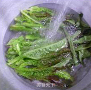 莴笋叶炒面的做法步骤：3