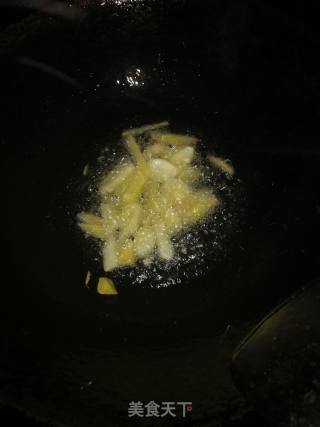 *团圆饭*蒜苔炒猪耳的做法步骤：3