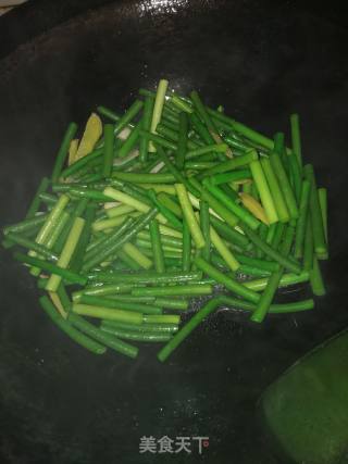 *团圆饭*蒜苔炒猪耳的做法步骤：4