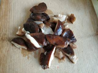 香菇土豆片的做法步骤：1