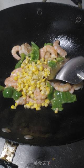 如何做出Q弹的青椒虾仁的做法步骤：4