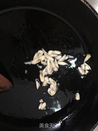 如何做出软嫩有嚼劲的芹菜蒜苗炒卤牛肉的做法步骤：4