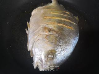 红烧鲳鱼的做法步骤：4