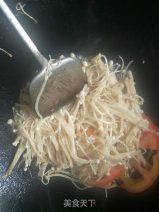 西红柿金针菇汤的做法步骤：2
