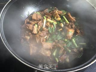 大蒜炒羊肉的做法步骤：8