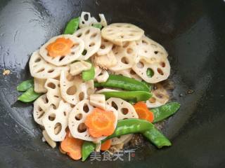 回锅肉炒彩蔬的做法步骤：9