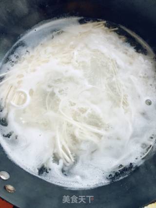 羊肉卷热面条的做法步骤：1