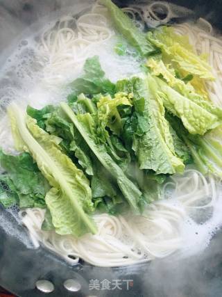 羊肉卷热面条的做法步骤：2