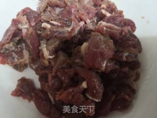 圣女果炒牛肉的做法步骤：2