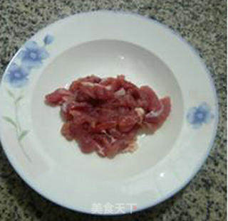 杏鲍菇西葫芦瘦肉丝炒面的做法步骤：2
