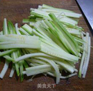 杏鲍菇西葫芦瘦肉丝炒面的做法步骤：8