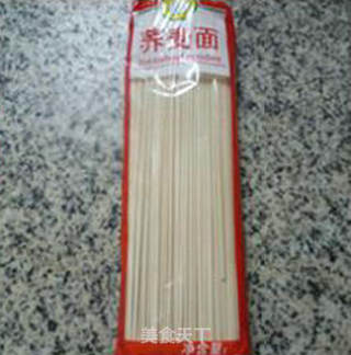 鱼皮脆虾饺荞麦面的做法步骤：1