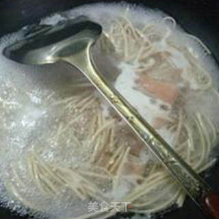 鱼皮脆虾饺荞麦面的做法步骤：5