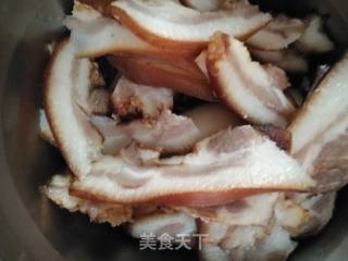 香芹炒卤肉的做法步骤：2