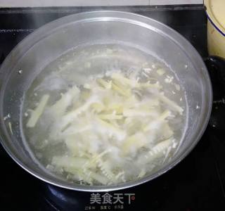 #团圆饭#木耳炒竹笋的做法步骤：2