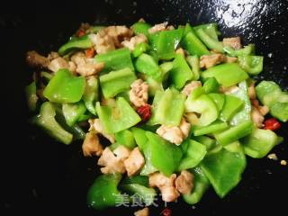 #团圆饭#里脊肉炒青椒的做法步骤：7