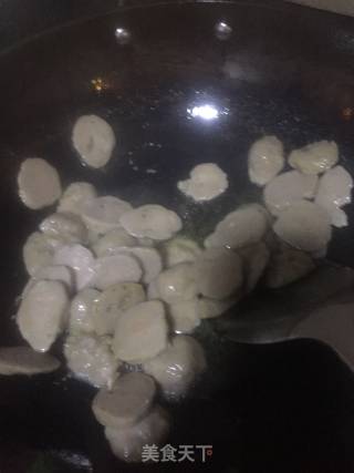 蒜苔炒肉丸片的做法步骤：3