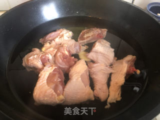 南瓜烧鸡的做法步骤：2