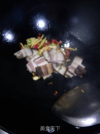 剁椒腊肉炒冬笋的做法步骤：6