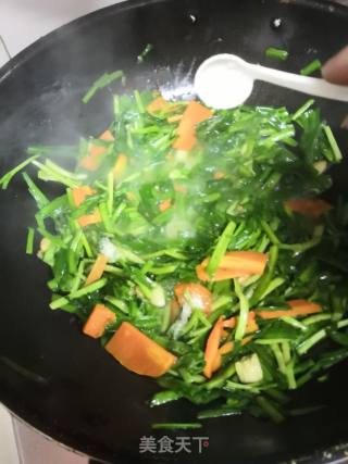 胡萝卜炒韭菜的做法步骤：6