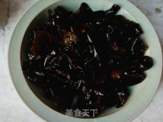#团圆饭#西芹炒木耳的做法步骤：1