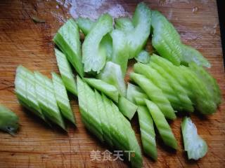 #团圆饭#西芹炒木耳的做法步骤：3