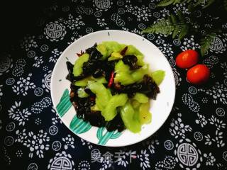 #团圆饭#西芹炒木耳的做法步骤：10