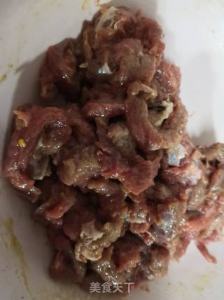 西葫芦炒牛肉的做法步骤：1