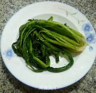 瘦肉丝雪菜炒乌冬面的做法步骤：3