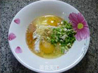 香葱虾仁鸡蛋饼的做法步骤：4