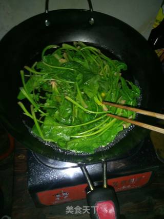 #家乡美食#猪油炒菠菜的做法步骤：2