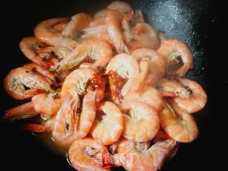 #团圆饭#蒜蓉炒虾的做法步骤：6