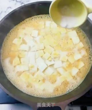 咸蛋黄炒嫩豆腐的做法步骤：5
