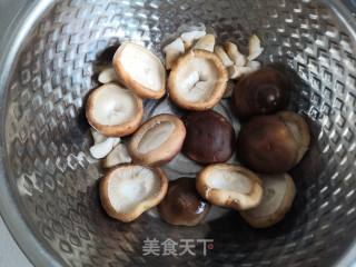 香菇三酿的做法步骤：1