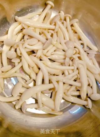 香辣白玉菇的做法步骤：2