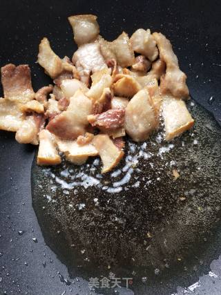 木耳炒五花肉的做法步骤：5