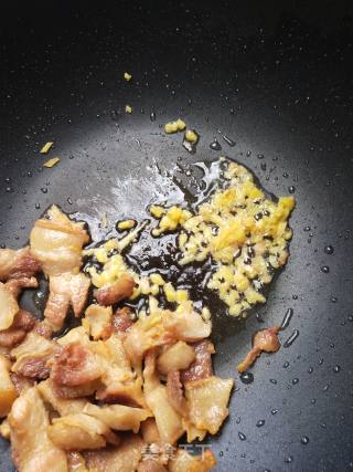 木耳炒五花肉的做法步骤：6