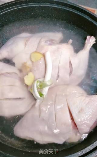 炖鸭腿的做法步骤：2