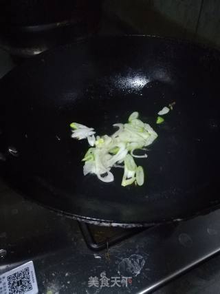 香芹炒豆腐的做法步骤：2