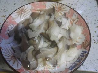 平菇肉片炒油菜的做法步骤：3